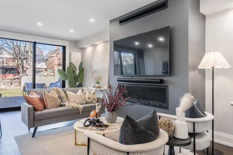 58 Harvard Avenue, Toronto, ON M6R 1C6