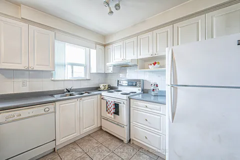 10 Grenadine Court, Toronto, ON M9L 2H6