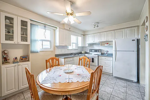 10 Grenadine Court, Toronto, ON M9L 2H6