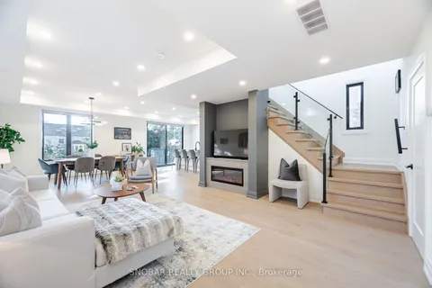 720 Hillman Crescent, Mississauga, ON L4Y 2J2