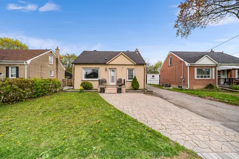 17 Haymarket Road, Toronto, ON M3L 1H3