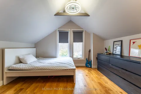 342 Meadow Wood Lane, Mississauga, ON L2J 2S9