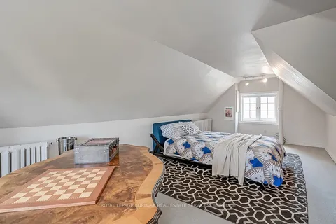 1060 Mohawk Road, Burlington, ON L7T 3M6