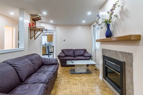 33 Wycombe Road, Toronto, ON M3M 2W6
