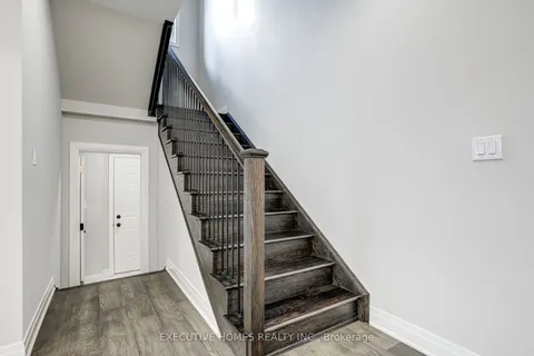1586 Severn Drive, Milton, ON L9E 1X8