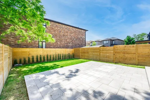 1032 West Avenue, Mississauga, ON L5E 1V9