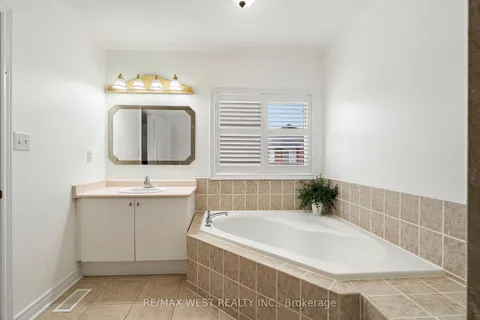 43 Humbershed Crescent, ON L7E 2X3