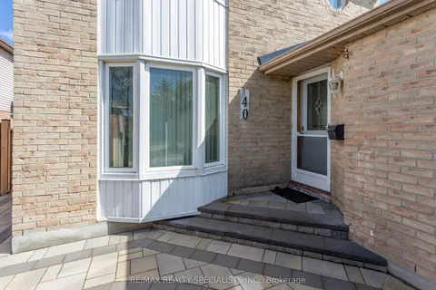 40 Mayberry Court, Brampton, ON L6S 5B1