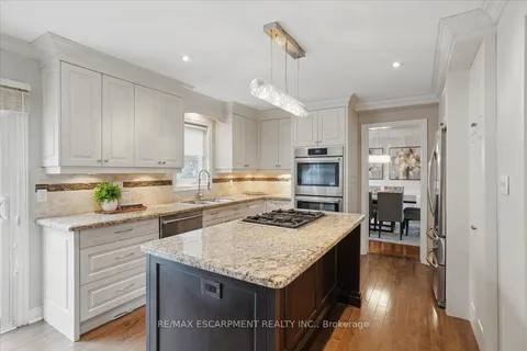 2149 Kawartha Crescent, Mississauga, ON L5H 3P8
