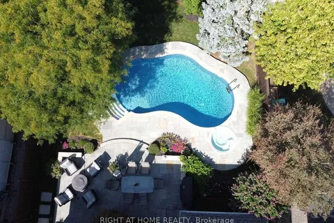 593 Renshaw Court, ON L5H 4L7