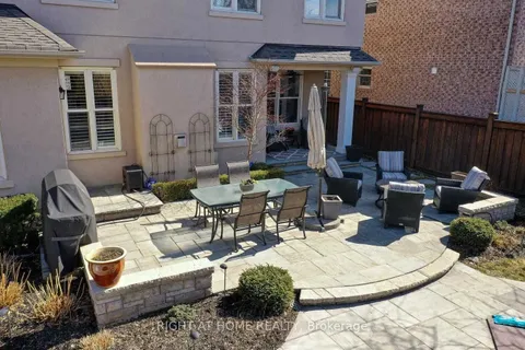 593 Renshaw Court, ON L5H 4L7