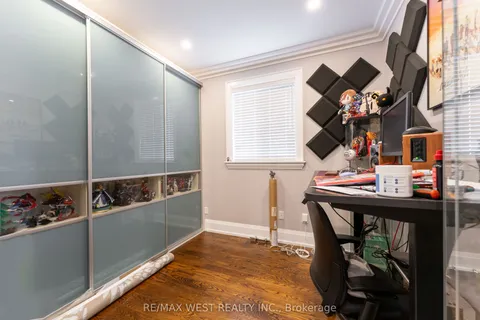 1152 Glengrove Avenue, Toronto, ON M6B 2K4