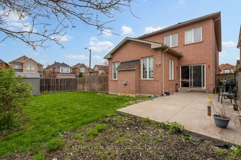 7488 Russian Olive Close, Mississauga, ON L5N 8N6