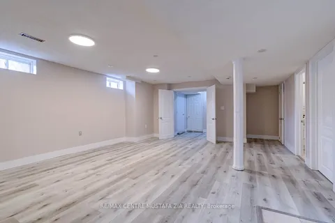 7488 Russian Olive Close, Mississauga, ON L5N 8N6