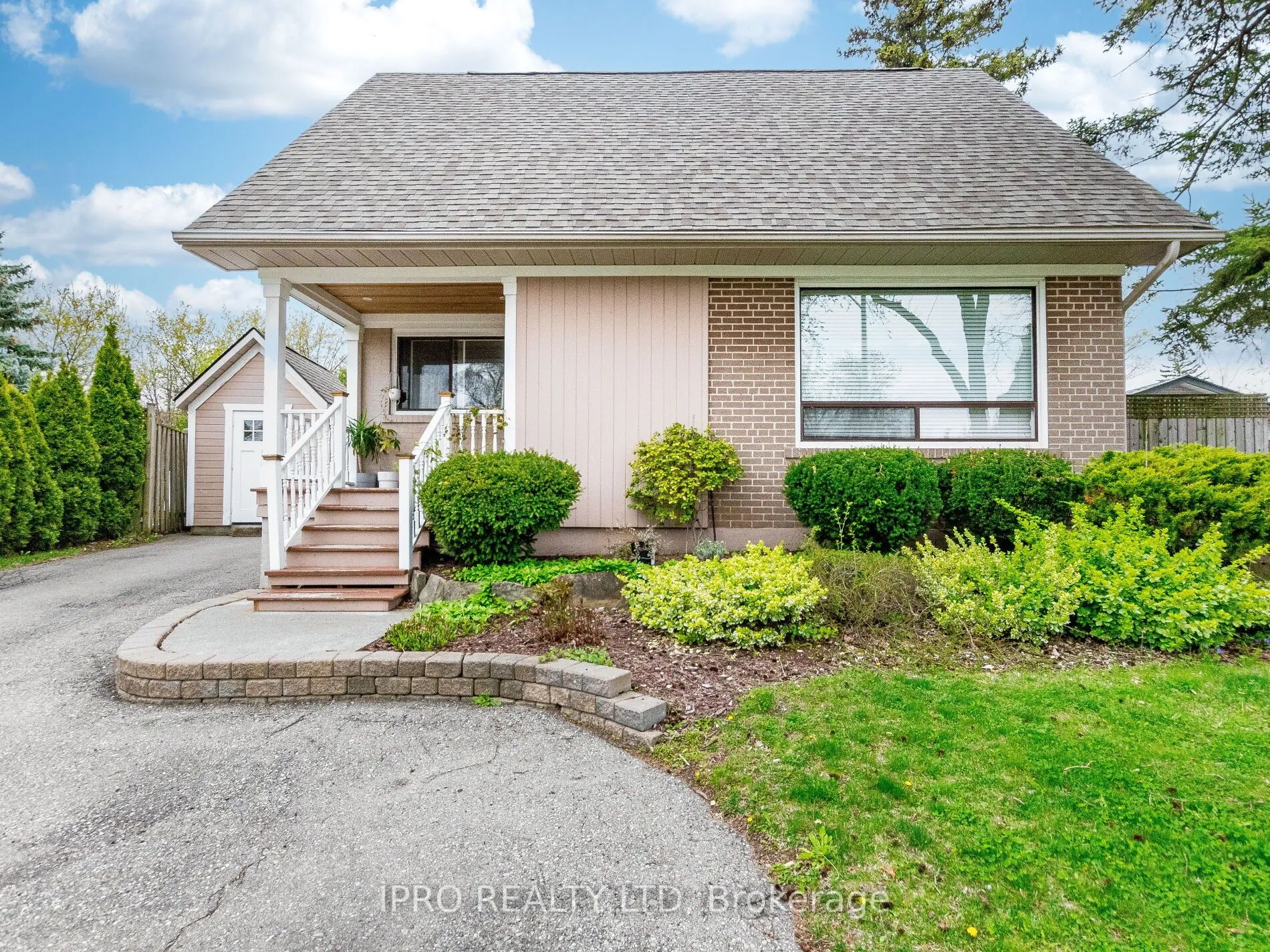 2564 Lundigan Drive, Mississauga, ON L5J 3W1