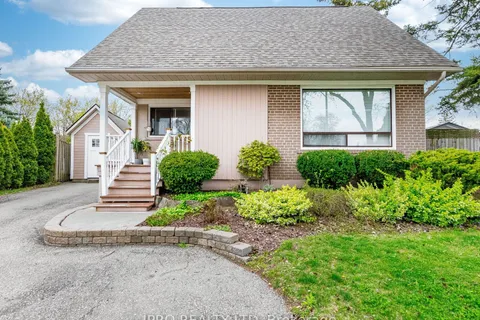2564 Lundigan Drive, Mississauga, ON L5J 3W1