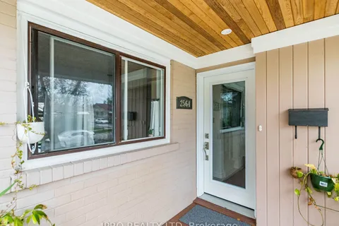 2564 Lundigan Drive, Mississauga, ON L5J 3W1