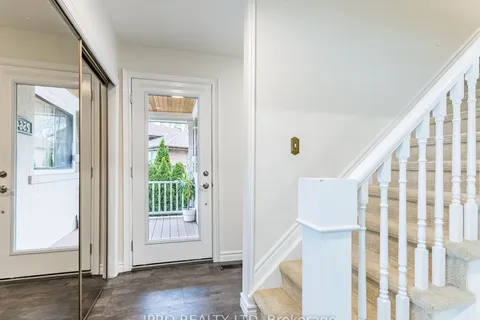 2564 Lundigan Drive, Mississauga, ON L5J 3W1