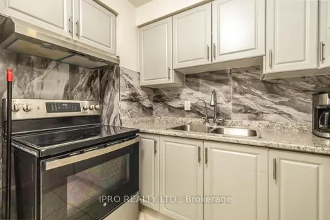 7260 Redfox Road, Mississauga, ON L4T 2L8