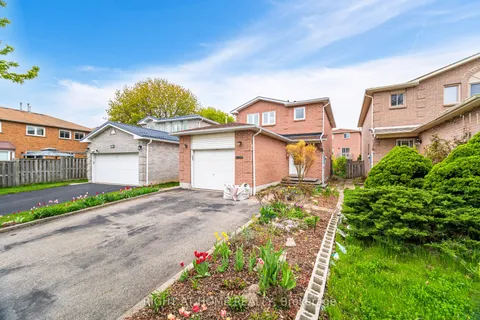 5253 Palomar Crescent, Mississauga, ON L5R 2W8