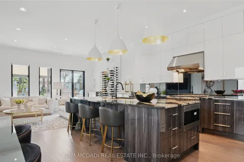 7B Iroquois Avenue, Mississauga, ON L5G 1M7