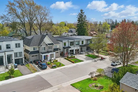 7B Iroquois Avenue, Mississauga, ON L5G 1M7