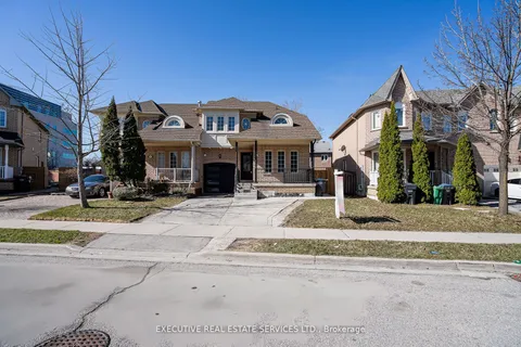 33 Giraffe Avenue, Brampton, ON L6R 1Y8