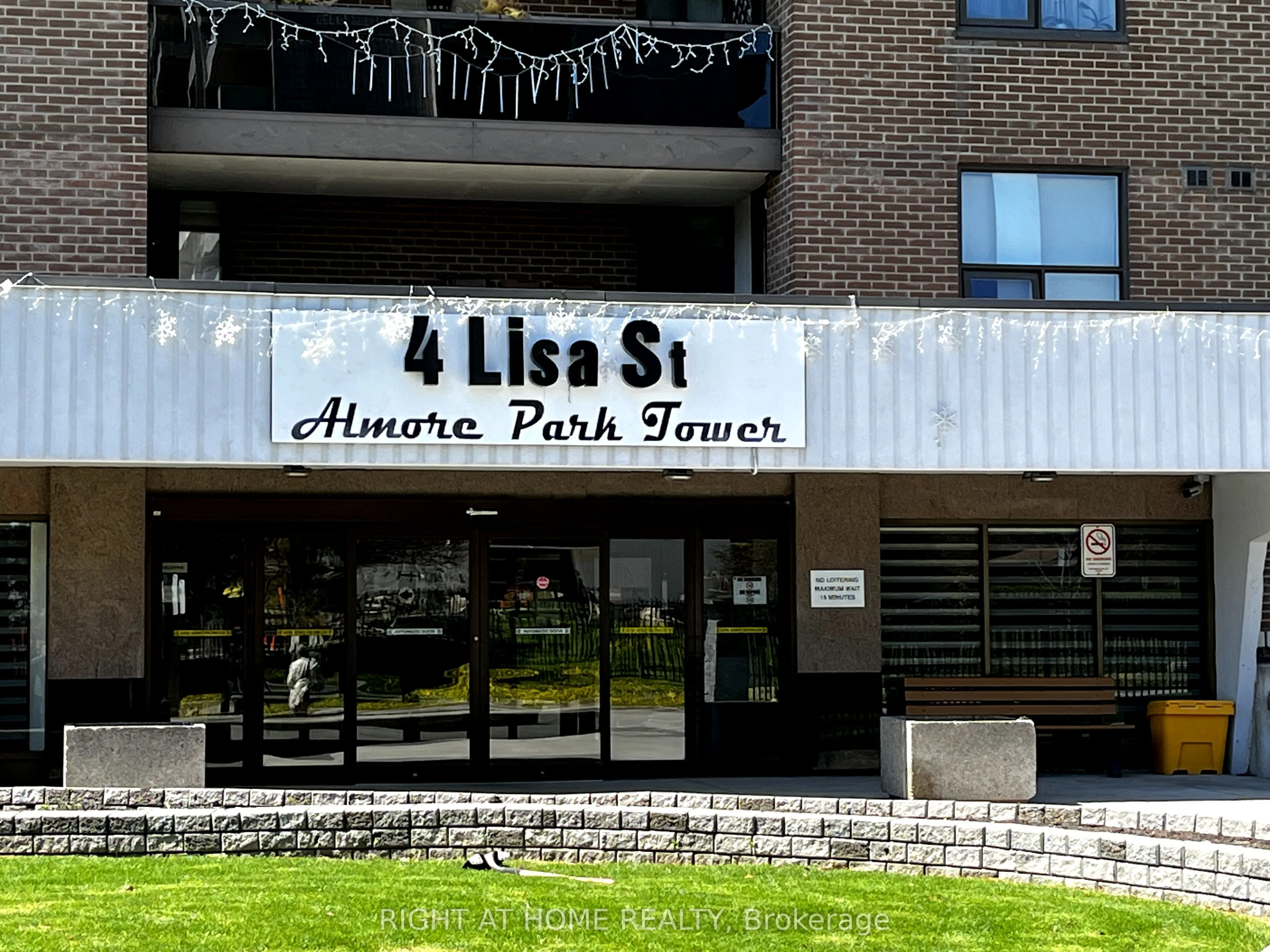 4 Lisa Street, Brampton, ON L6T 4B6