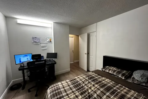 4 Lisa Street, Brampton, ON L6T 4B6