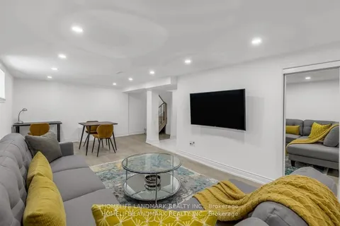 34 Ringley Avenue, ON M8Y 1P1