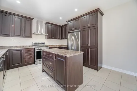 18 Eltesoro Street, Brampton, ON L6P 4J5