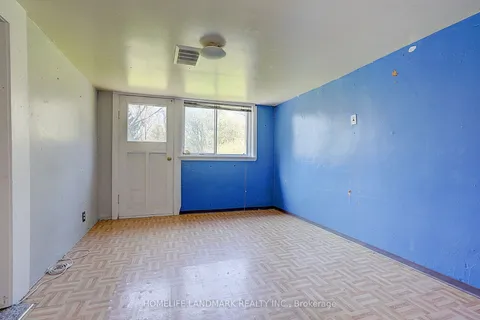 928 Hampton Crescent, Mississauga, ON L5G 4G3