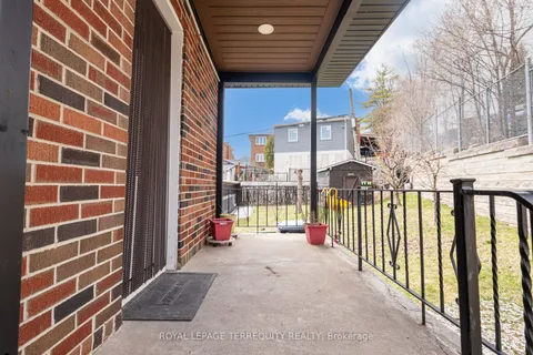 532 Silverthorn Avenue, ON M6M 3H7