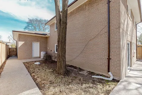 1395 Tyneburn Crescent, ON L4X 1P6