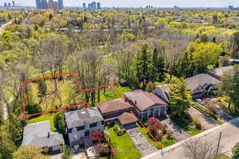 9 Wingrove Hill, ON M9B 2C3