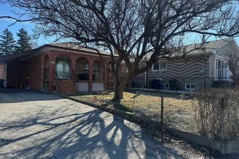 2877 Weston Road, ON M9M 2B4