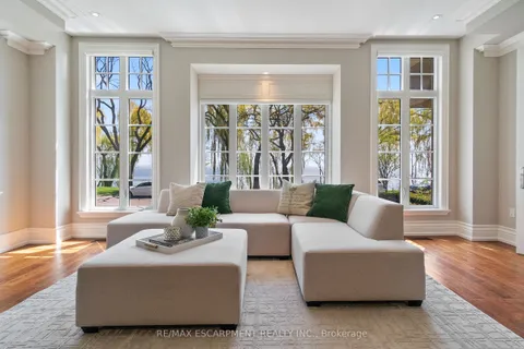 274 Lake Promenade, ON M8W 1B3