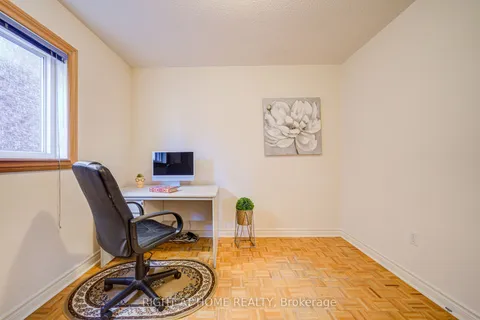 5203 Castlefield Drive, ON L5V 1S2