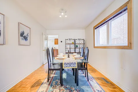5203 Castlefield Drive, ON L5V 1S2