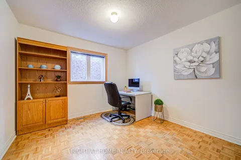 5203 Castlefield Drive, ON L5V 1S2