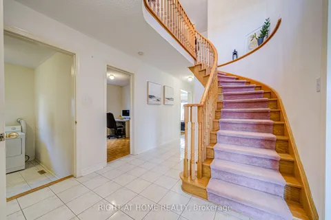 5203 Castlefield Drive, ON L5V 1S2