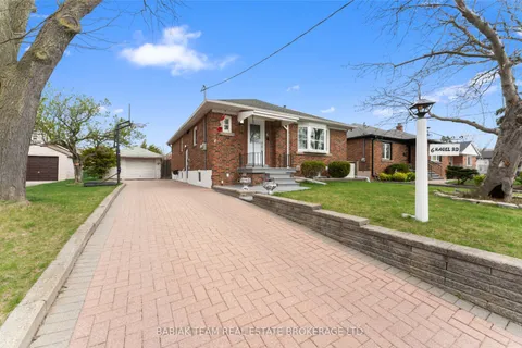 6 Nagel Road, Toronto, ON M3M 1X8