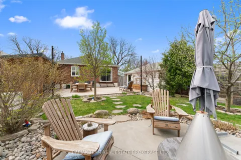 6 Nagel Road, Toronto, ON M3M 1X8