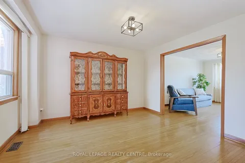 852 Ossington Avenue, ON M6G 3V1