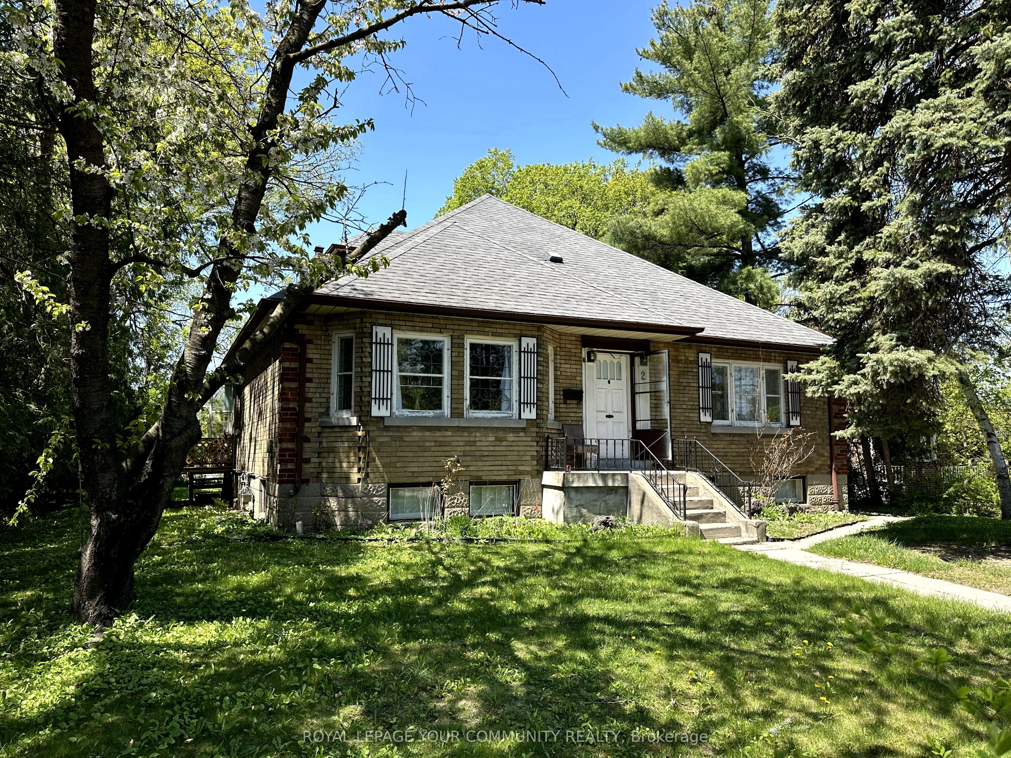 2 Botfield Avenue, ON M9B 4C7