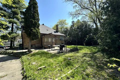 2 Botfield Avenue, ON M9B 4C7