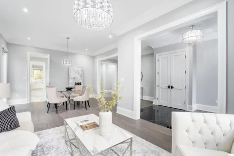 1368 Kenmuir Avenue, ON L5G 4B4