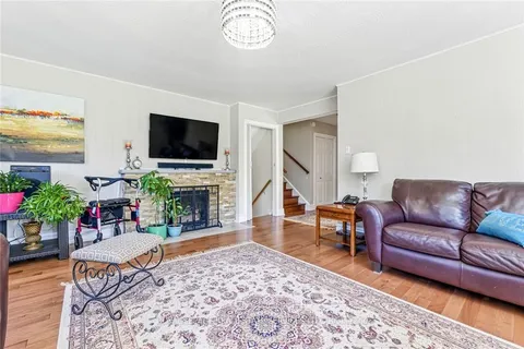 296 Glen Afton Drive, ON L7L 1H1