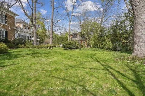 103 Thomas Street, ON L9T 2E3