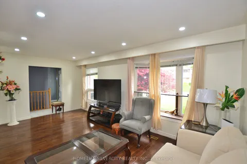 35 Geneva Crescent, ON L6S 1K7